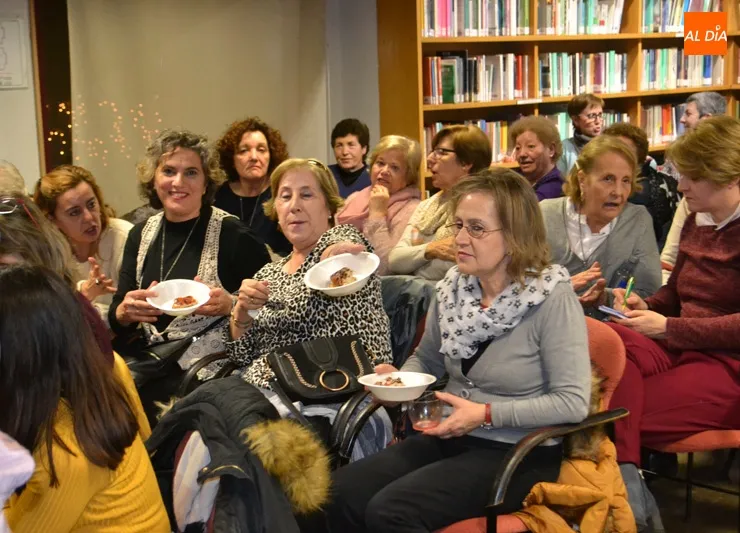 Foto 6 - Helio Flores pone de moda su men&uacute; navide&ntilde;o en una abarrotada Biblioteca