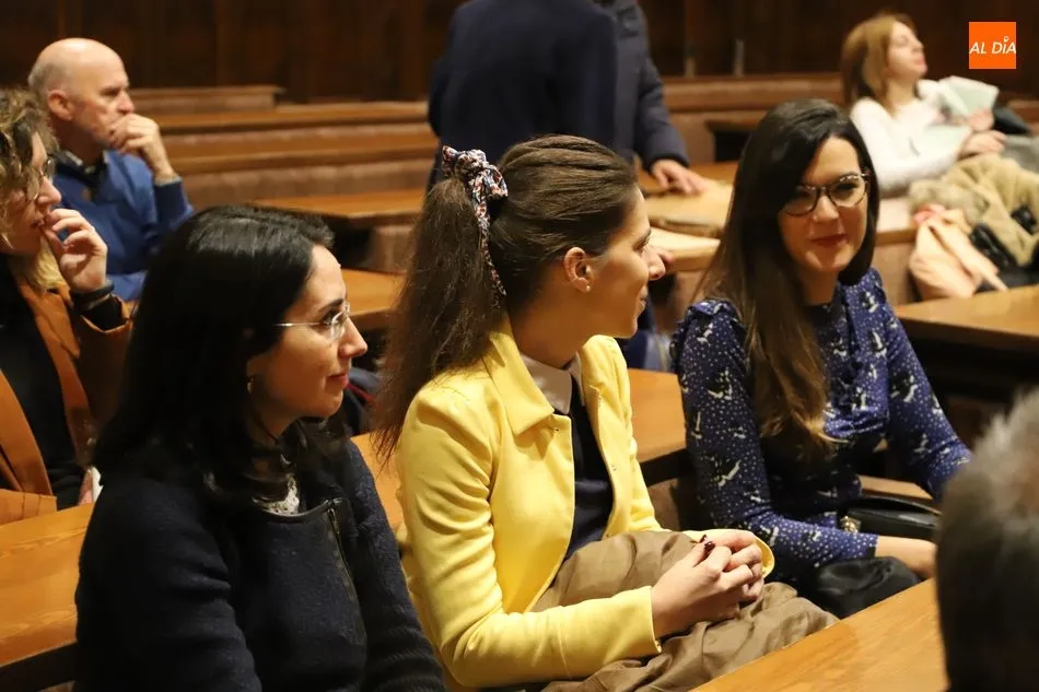 Foto 5 - Maribel Andr&eacute;s Llamero presenta &lsquo;Autob&uacute;s de Fermoselle&rsquo;, galardonado con el XXXIV Premio de...