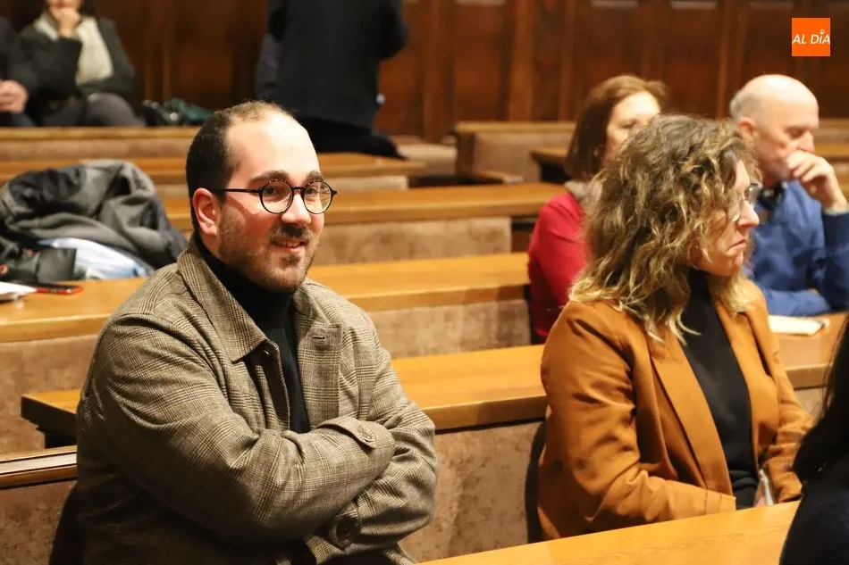 Foto 4 - Maribel Andr&eacute;s Llamero presenta &lsquo;Autob&uacute;s de Fermoselle&rsquo;, galardonado con el XXXIV Premio de...