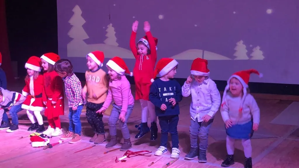 Foto 7 - El Colegio San Agust&iacute;n celebra su Festival de Navidad