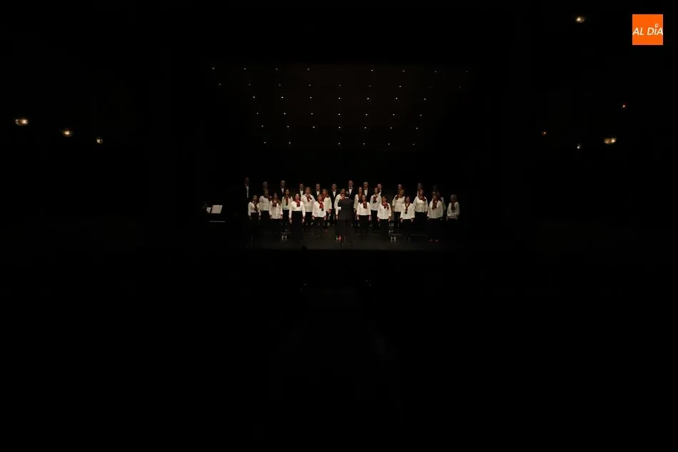 Foto 3 - La Coral Annuba actua con &eacute;xito en el Liceo&nbsp;