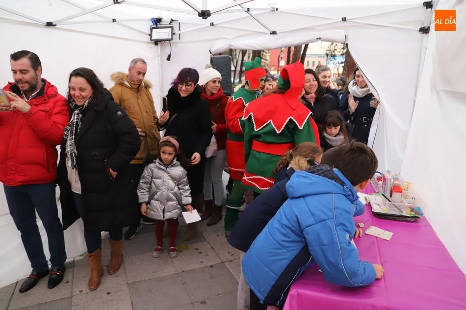 Foto 10 - Pap&aacute; Noel recibe a los ni&ntilde;os del paseo del Rollo&nbsp;