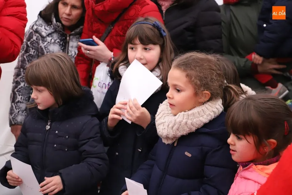 Foto 5 - Pap&aacute; Noel recibe a los ni&ntilde;os del paseo del Rollo&nbsp;