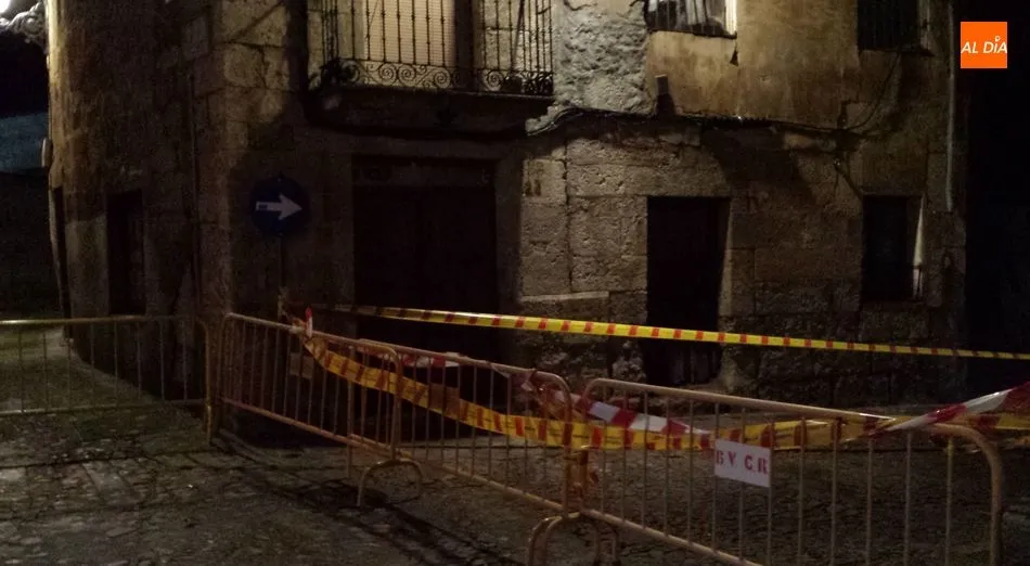Cortada la Rúa del Sol por el derrumbe parcial de un edificio  