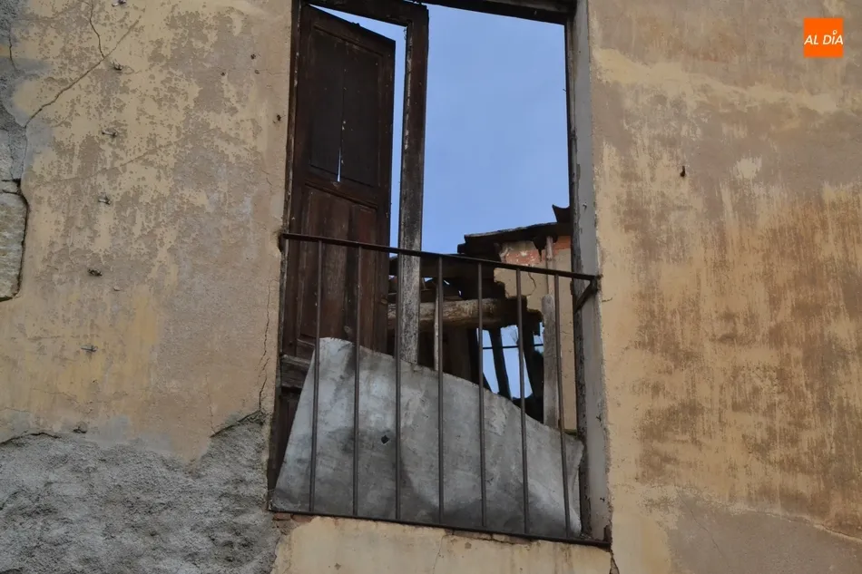 Foto 2 - Cortada la R&uacute;a del Sol por el derrumbe parcial de un edificio  