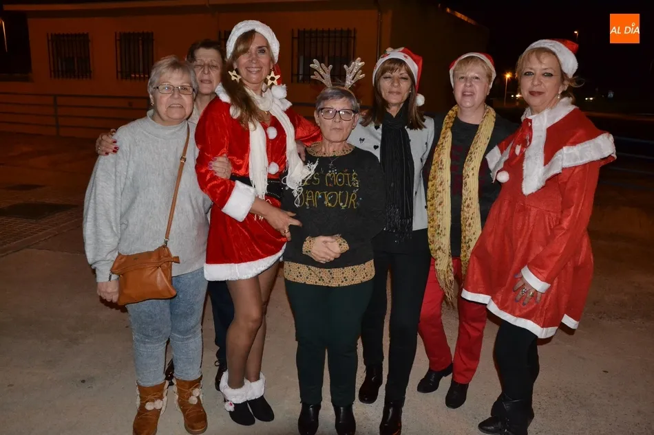 Foto 4 - Ambientazo en la tradicional fiesta navide&ntilde;a de la Asociaci&oacute;n Amanecer  