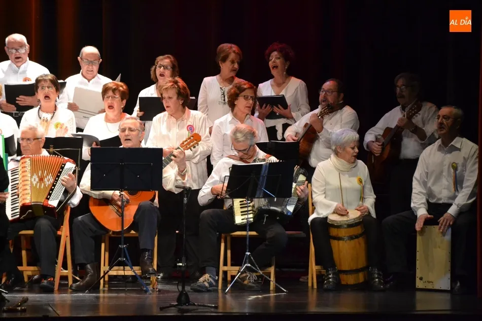 Foto 4 - La creciente Rondalla Aires del &Aacute;gueda vuelve a pisar las tablas del Teatro Nuevo  