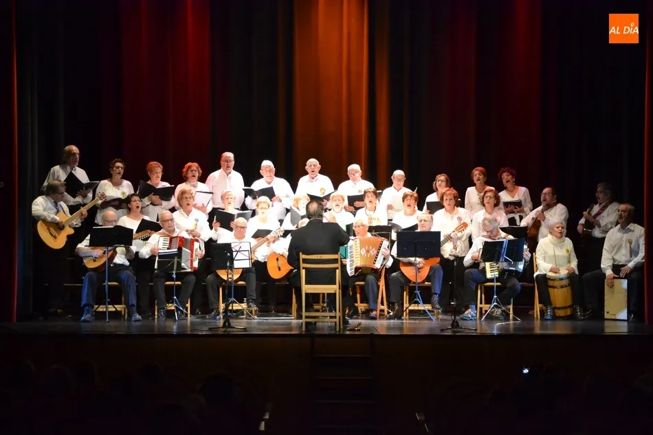 La creciente Rondalla Aires del Águeda vuelve a pisar las tablas del Teatro Nuevo  