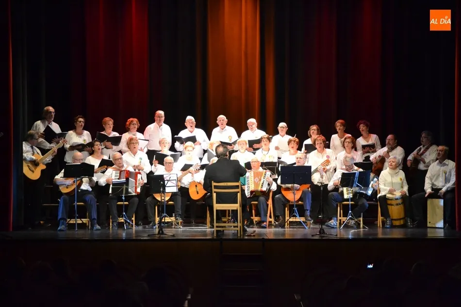 Foto 3 - La creciente Rondalla Aires del &Aacute;gueda vuelve a pisar las tablas del Teatro Nuevo  