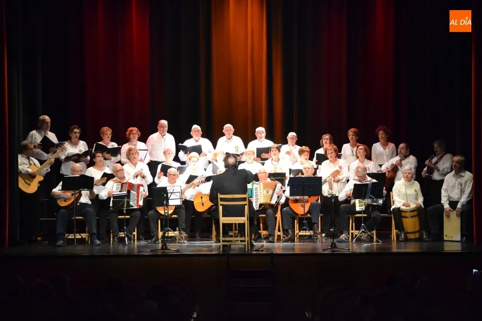 Foto 7 - La creciente Rondalla Aires del &Aacute;gueda vuelve a pisar las tablas del Teatro Nuevo  