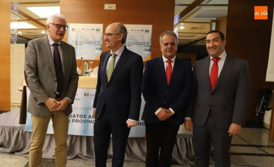 El presidente de la Diputación, Javier Iglesias, y el delegado de la Junta, Eloy Ruiz, en la apertura de esta jornada. Foto de Lydia González