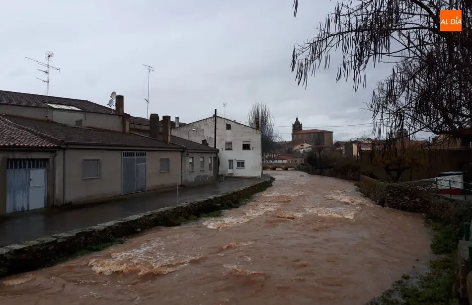 Foto 2 - La borrasca Elsa hace revivir al Froya a su paso por Lumbrales  