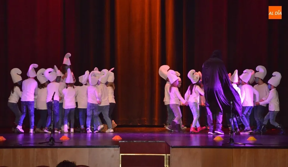 Foto 7 - El Colegio San Francisco entrega los Oscars en su doble funci&oacute;n navide&ntilde;a  