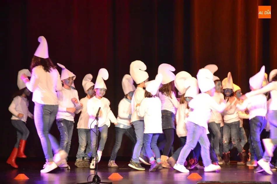 Foto 6 - El Colegio San Francisco entrega los Oscars en su doble funci&oacute;n navide&ntilde;a  