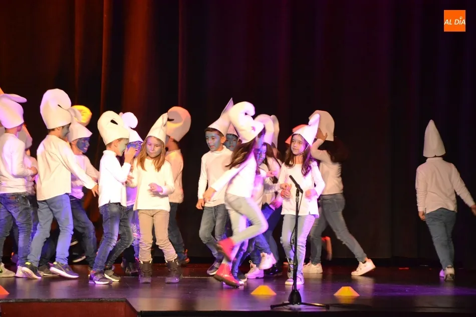Foto 5 - El Colegio San Francisco entrega los Oscars en su doble funci&oacute;n navide&ntilde;a  