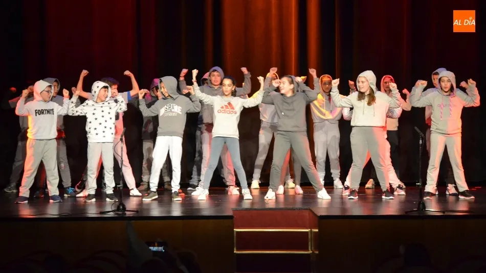 Foto 3 - El Colegio San Francisco entrega los Oscars en su doble funci&oacute;n navide&ntilde;a  