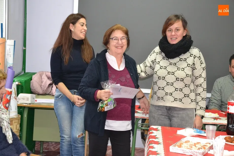 Foto 4 - Los alumnos de las diversas ense&ntilde;anzas de la Escuela de Adultos disfrutan de un d&iacute;a de...