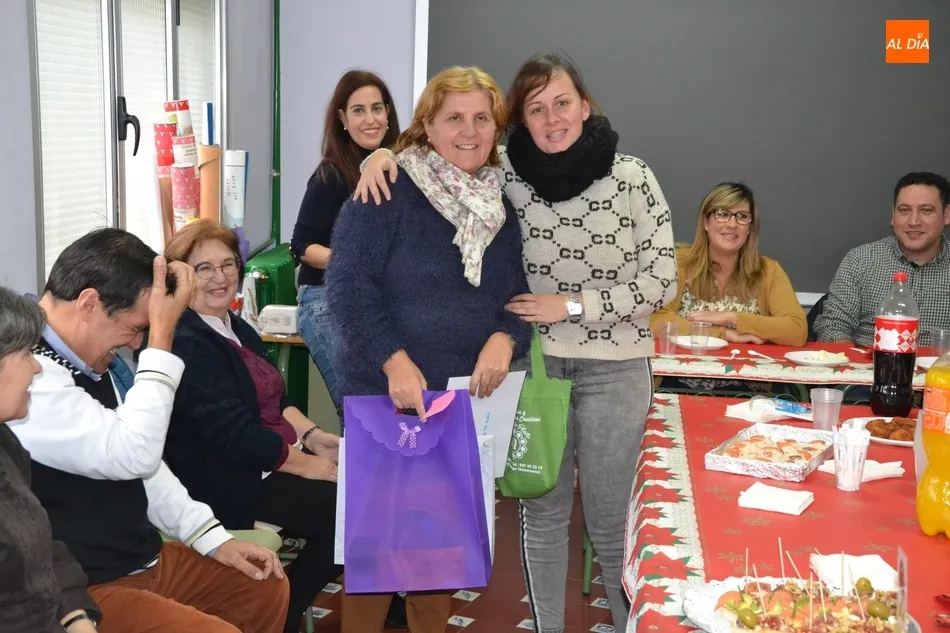 Foto 10 - Los alumnos de las diversas ense&ntilde;anzas de la Escuela de Adultos disfrutan de un d&iacute;a de...