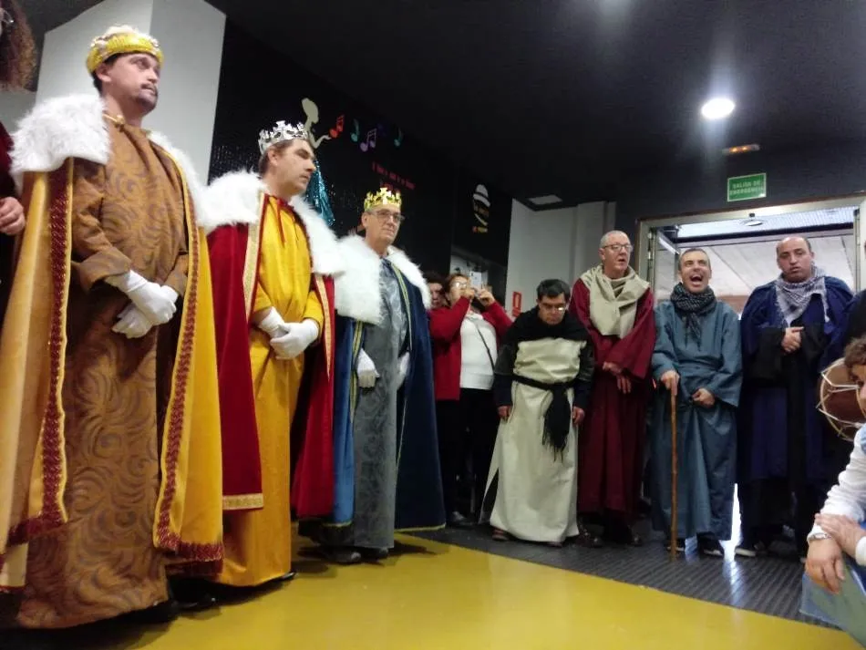 Foto 6 - Los usuarios de Asprodes escenifican el bel&eacute;n en su centro de Sanjuanejo  