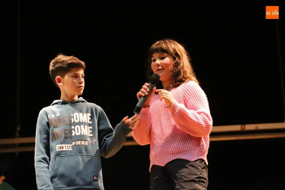 Foto 10 - Diversi&oacute;n y alegr&iacute;a en el Festival de Navidad del colegio Antonio Machado