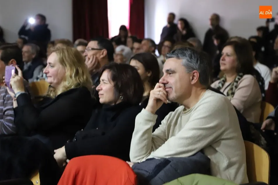 Foto 7 - Diversi&oacute;n y alegr&iacute;a en el Festival de Navidad del colegio Antonio Machado