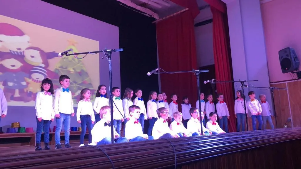 Foto 8 - Los alumnos de Primaria del Colegio San Agust&iacute;n celebran su Festival de Navidad