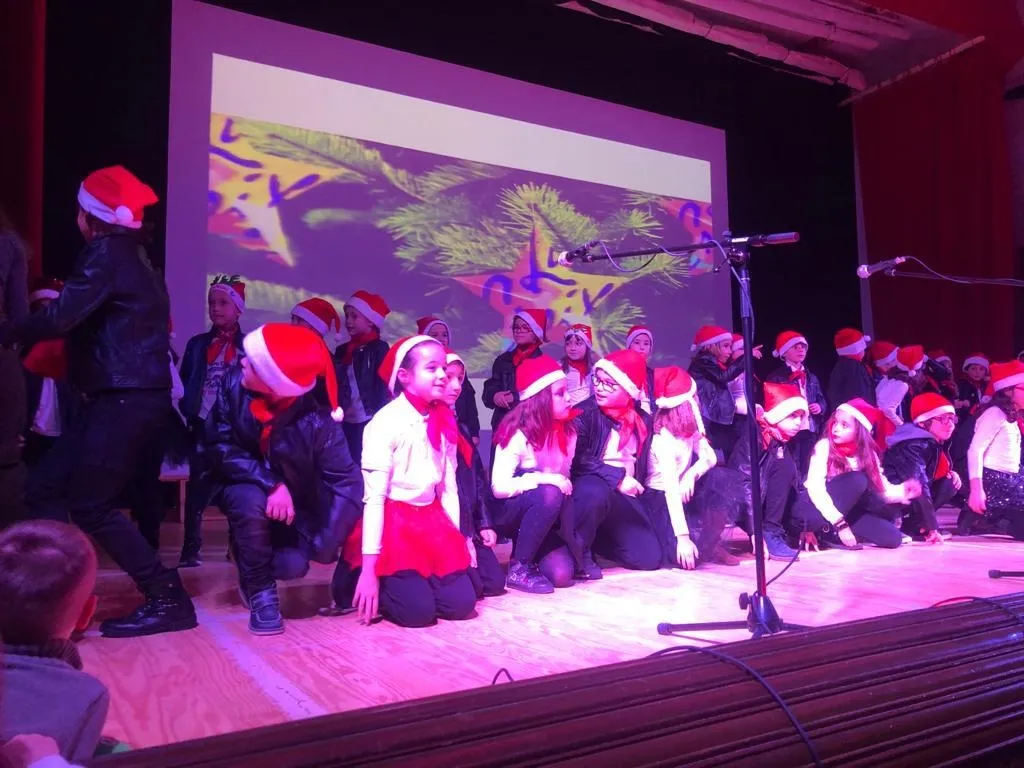 Foto 7 - Los alumnos de Primaria del Colegio San Agust&iacute;n celebran su Festival de Navidad