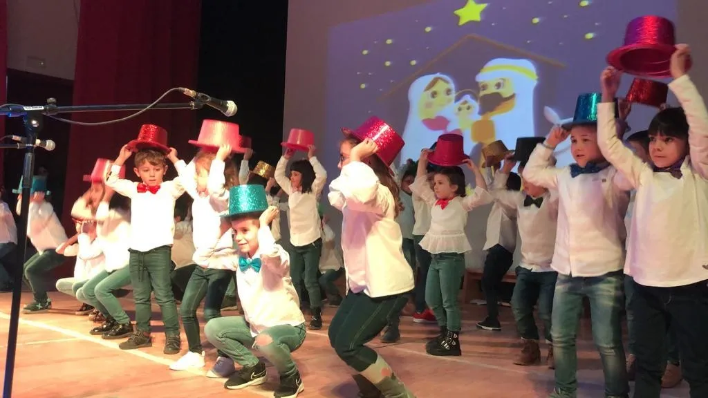 Foto 4 - Los alumnos de Primaria del Colegio San Agust&iacute;n celebran su Festival de Navidad