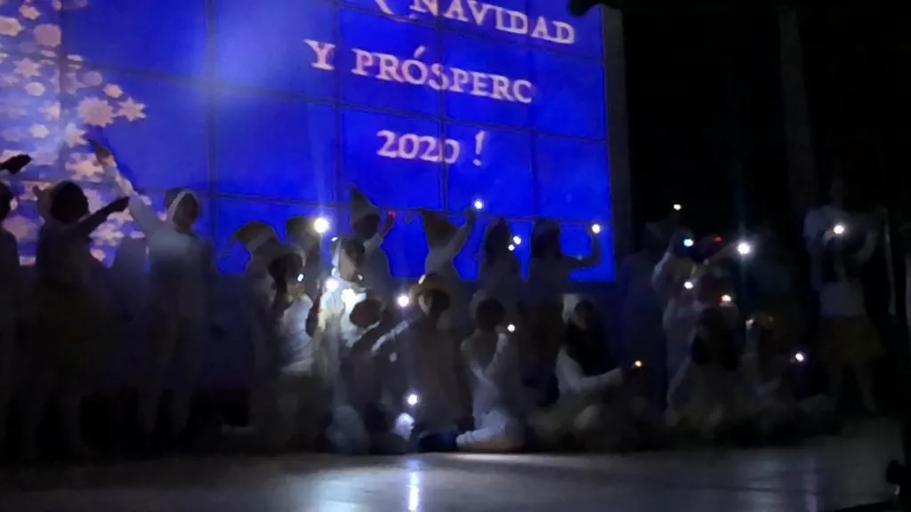 Foto 2 - Los alumnos de Primaria del Colegio San Agust&iacute;n celebran su Festival de Navidad