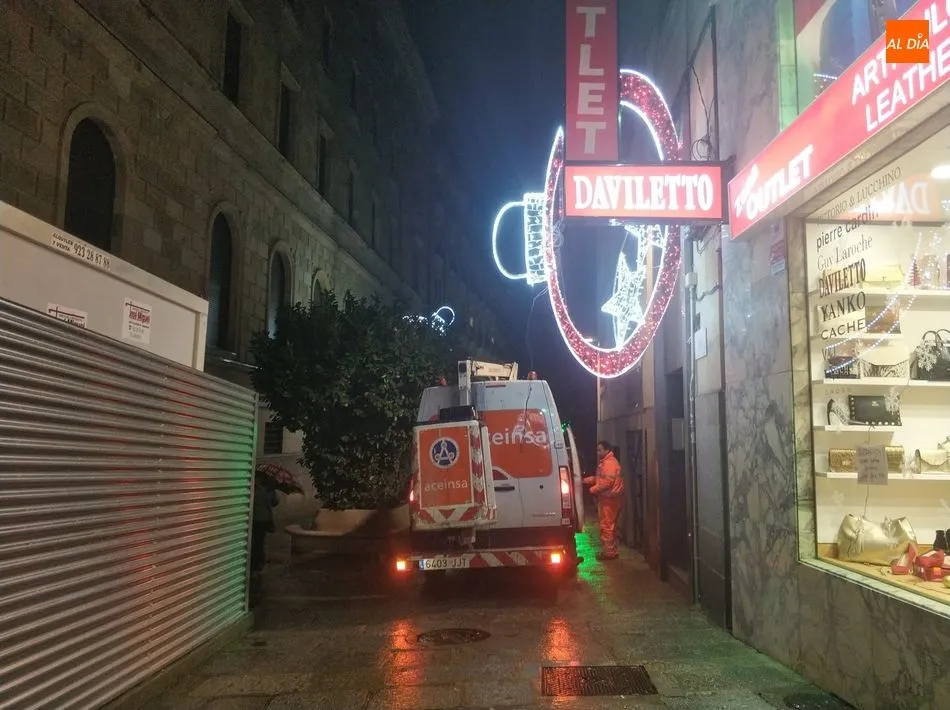 Foto 4 - La ca&iacute;da de un &aacute;rbol provoca el corte de la calle San Pablo&nbsp;