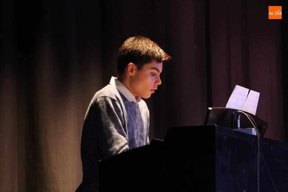 Foto 9 - Emotiva audici&oacute;n de Navidad de los alumnos de la Escuela Municipal de M&uacute;sica de Vitigudino  