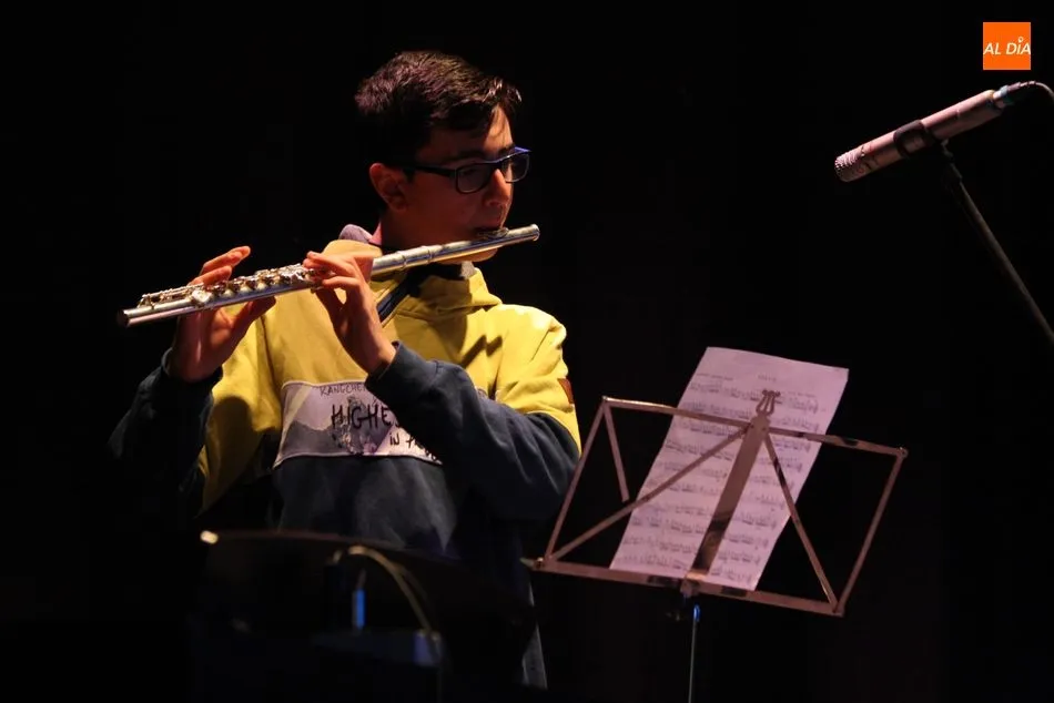 Foto 8 - Emotiva audici&oacute;n de Navidad de los alumnos de la Escuela Municipal de M&uacute;sica de Vitigudino  