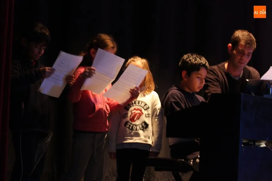 Foto 7 - Emotiva audici&oacute;n de Navidad de los alumnos de la Escuela Municipal de M&uacute;sica de Vitigudino  
