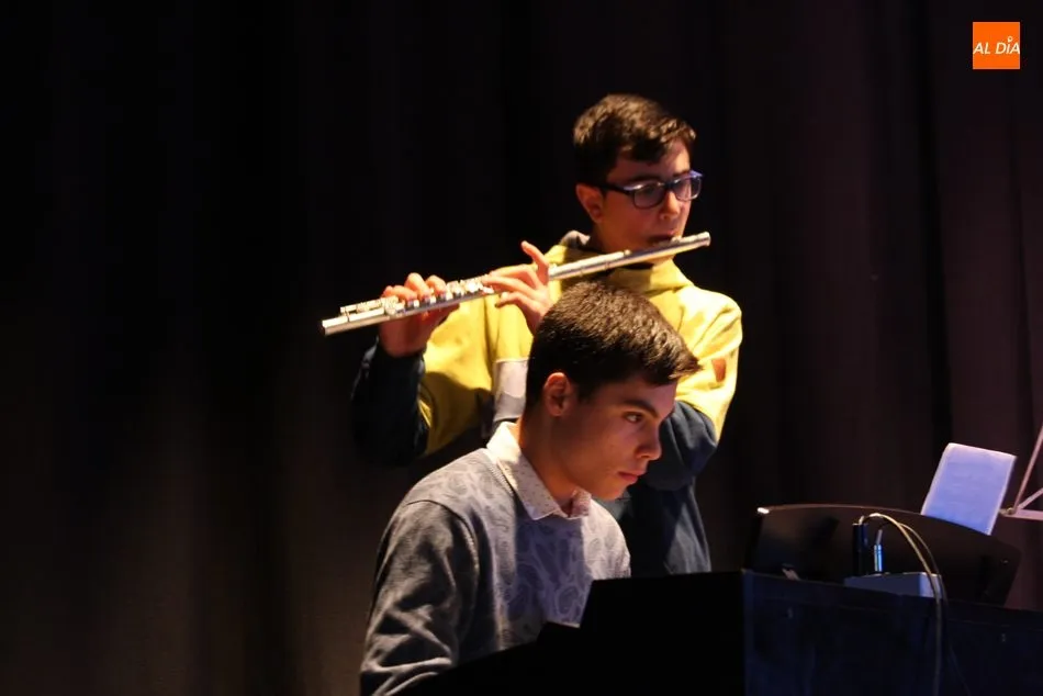 Foto 3 - Emotiva audici&oacute;n de Navidad de los alumnos de la Escuela Municipal de M&uacute;sica de Vitigudino  