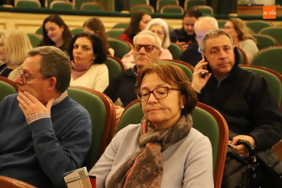 Foto 4 - El Coro Tom&aacute;s Luis de Victoria ofrece un concierto en el Liceo  