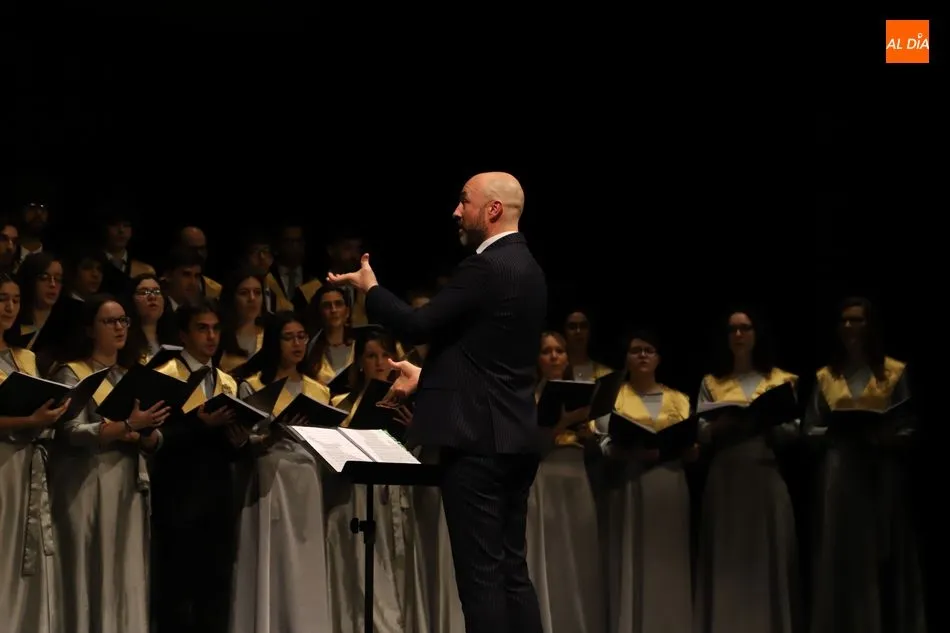 Foto 8 - El Coro Tom&aacute;s Luis de Victoria ofrece un concierto en el Liceo  