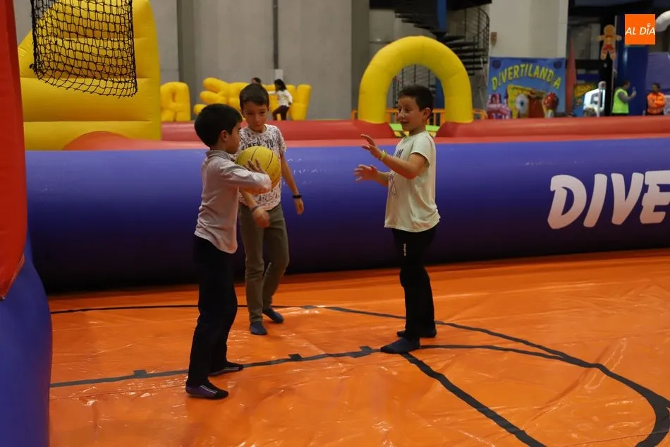 Foto 6 - El diputado Jes&uacute;s Mar&iacute;a Ortiz no falla a su cita con el Parque Infantil Navidiver