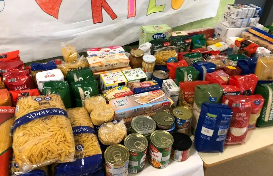 Foto 3 - El Colegio Mir&oacute;briga recopila 235 kilos de alimentos en su Operaci&oacute;n Kilo  