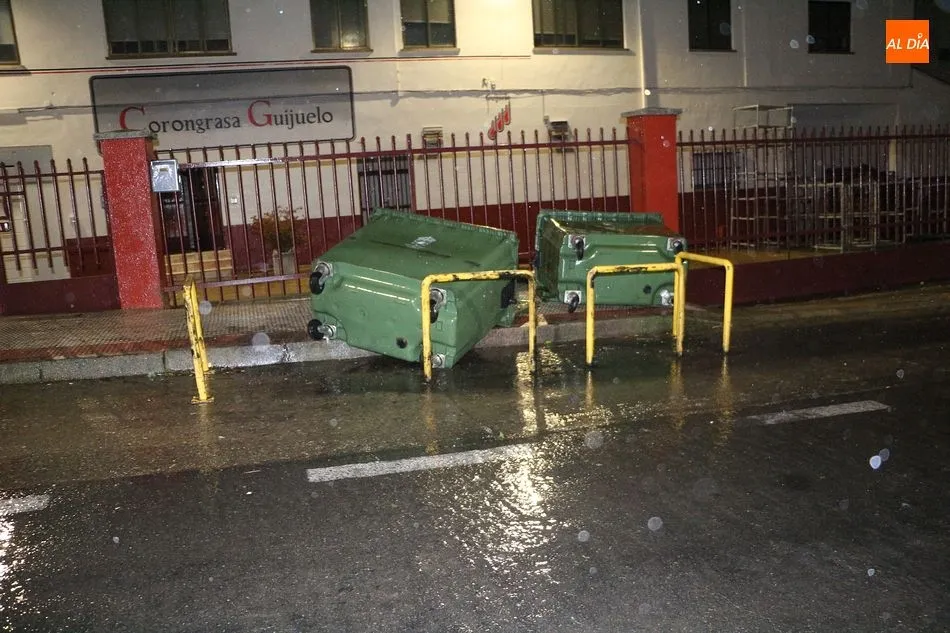 Foto 4 - El temporal causa desperfectos leves en el mobiliario urbano de Guijuelo
