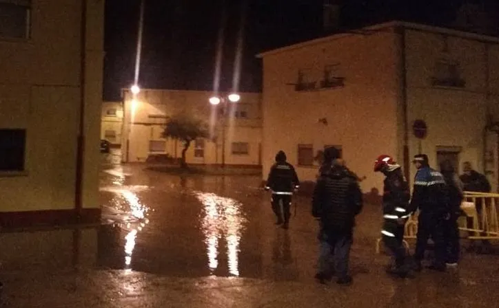 Foto 3 - El caudal del &Aacute;gueda se dispara durante la madrugada a m&aacute;s de 400 m3/s generando numerosos...