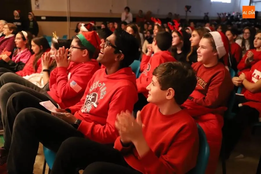 Foto 4 - D&iacute;a de fiesta en el colegio San Juan Bosco para anticipar las celebraciones navide&ntilde;as