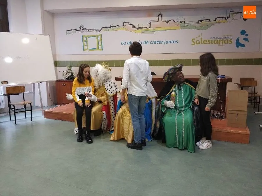 Foto 2 - D&iacute;a de fiesta en el colegio San Juan Bosco para anticipar las celebraciones navide&ntilde;as