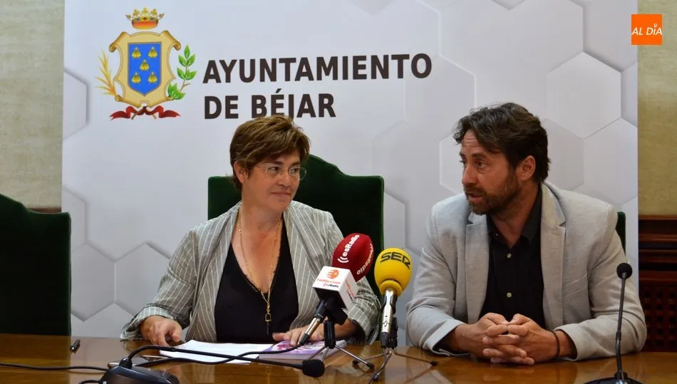 Elena Martín, alcaldesa de Béjar y Antonio Cámara, concejal de Prensa