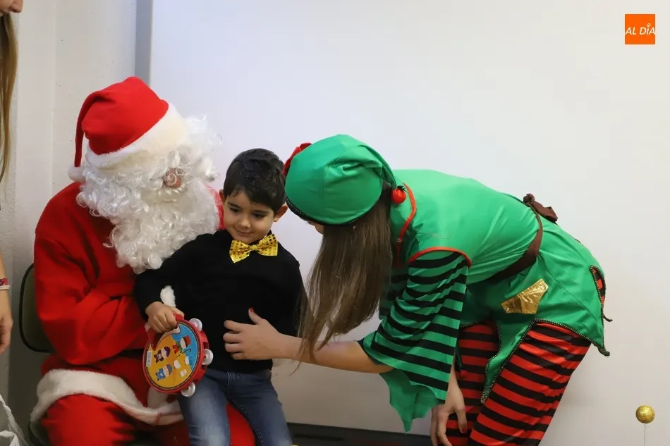 Foto 7 - Disfraces y la visita de Papa Noel para celebrar la Navidad en el colegio Antonio Machado