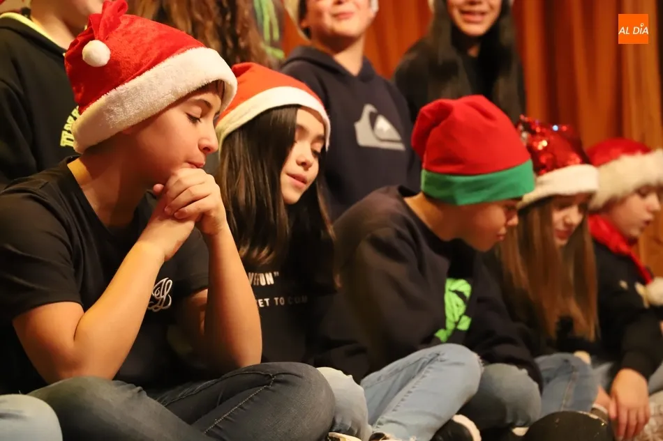 Foto 8 - D&iacute;a de fiesta en el colegio San Juan Bosco para anticipar las celebraciones navide&ntilde;as