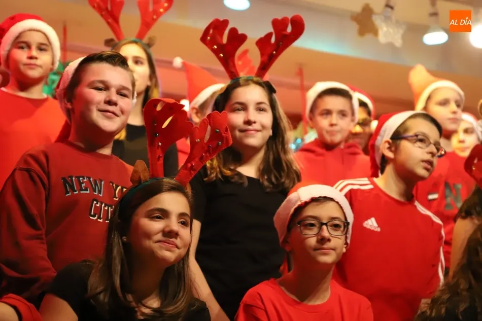 Foto 7 - D&iacute;a de fiesta en el colegio San Juan Bosco para anticipar las celebraciones navide&ntilde;as