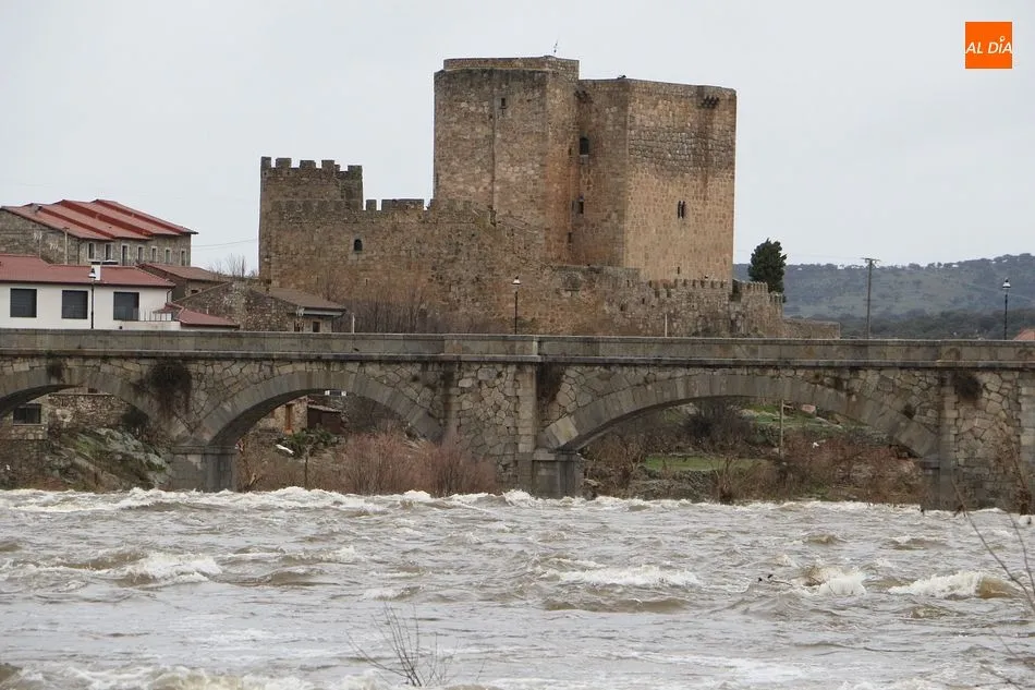 Foto 11 - La fuerte crecida del r&iacute;o Tormes inunda una docena de casas en Puente del Congosto