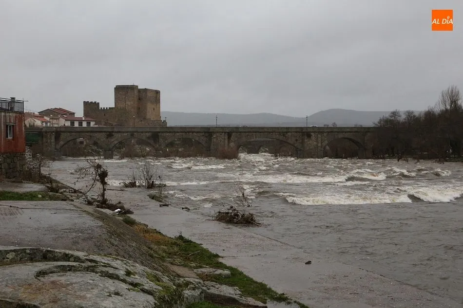 Foto 9 - La fuerte crecida del r&iacute;o Tormes inunda una docena de casas en Puente del Congosto
