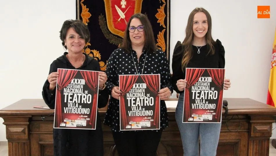 De iz. a der., Luisa de Paz, Raquel Bernal y Victoria Rodríguez  en la presentación del certamen / CORRAL