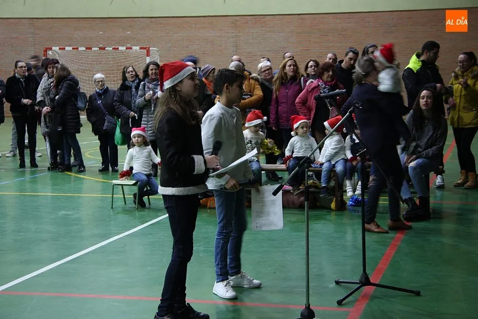 Foto 11 - Los alumnos de CEIP Manuel Moreno Blanco de Vitigudino ofrecen una bonita gala de Navidad  